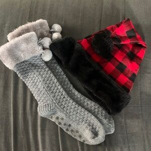 Plaid Red and Black Womens Winter Hat and Gray Socks Set
